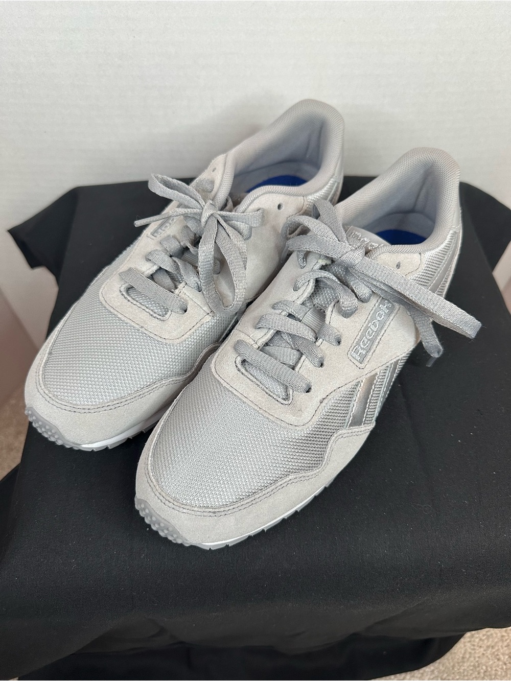 Reebok Women Light Gray Retro Lace-Up Sneakers, Foam lite, size 8 - Picture 2 of 9